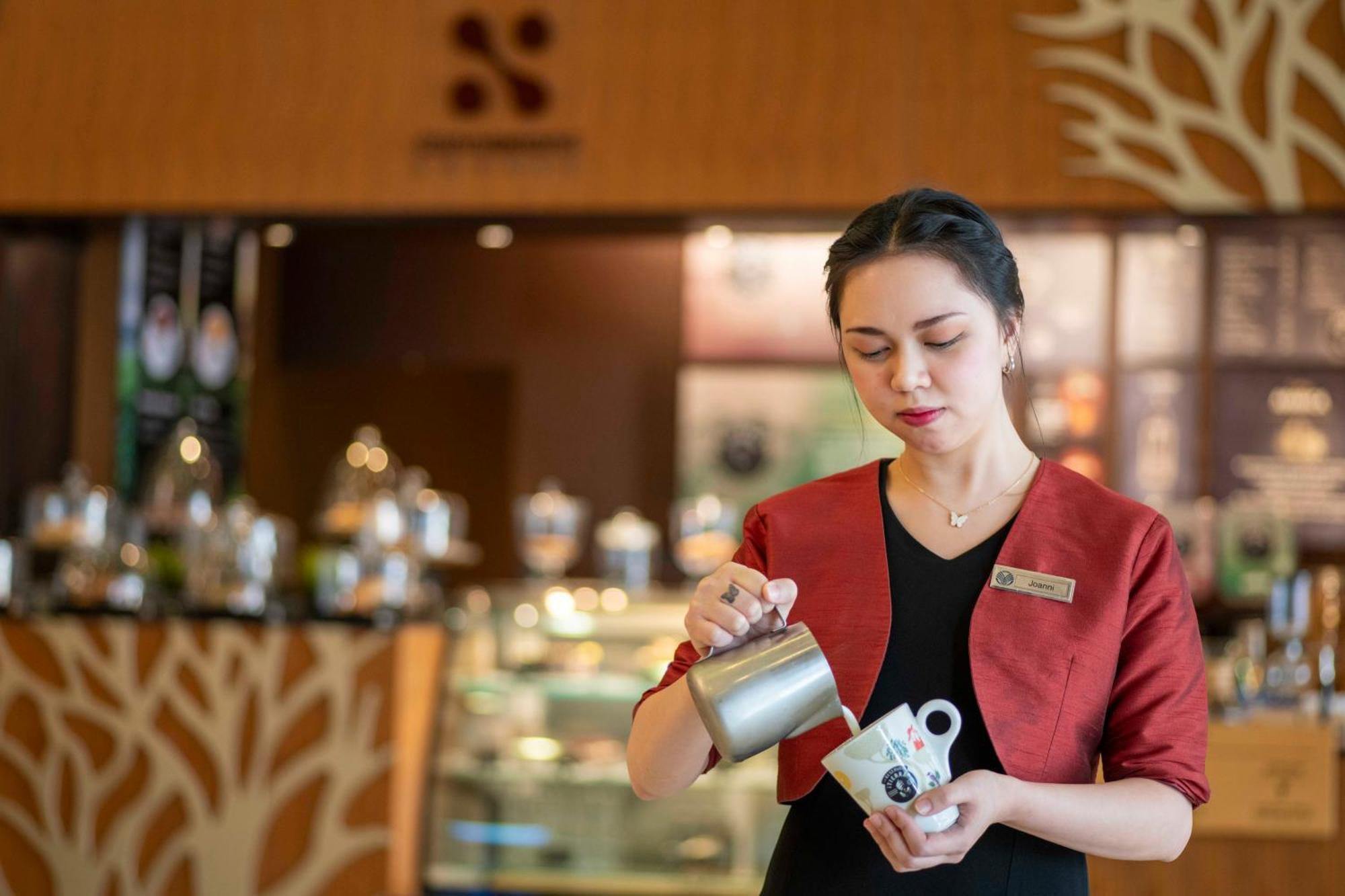 Hotel Media Rotana Dubái Exterior foto A barista in Vietnam