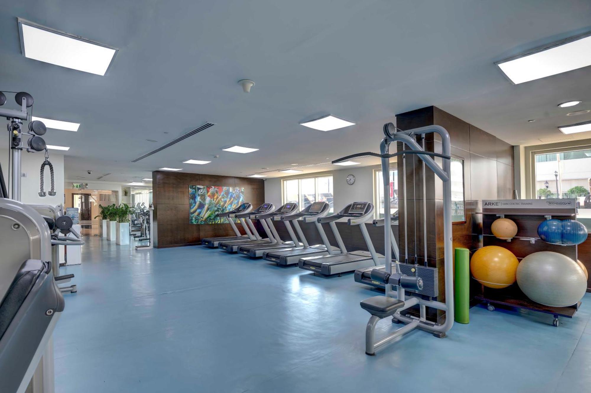 Hotel Media Rotana Dubái Exterior foto The gym at the hospital