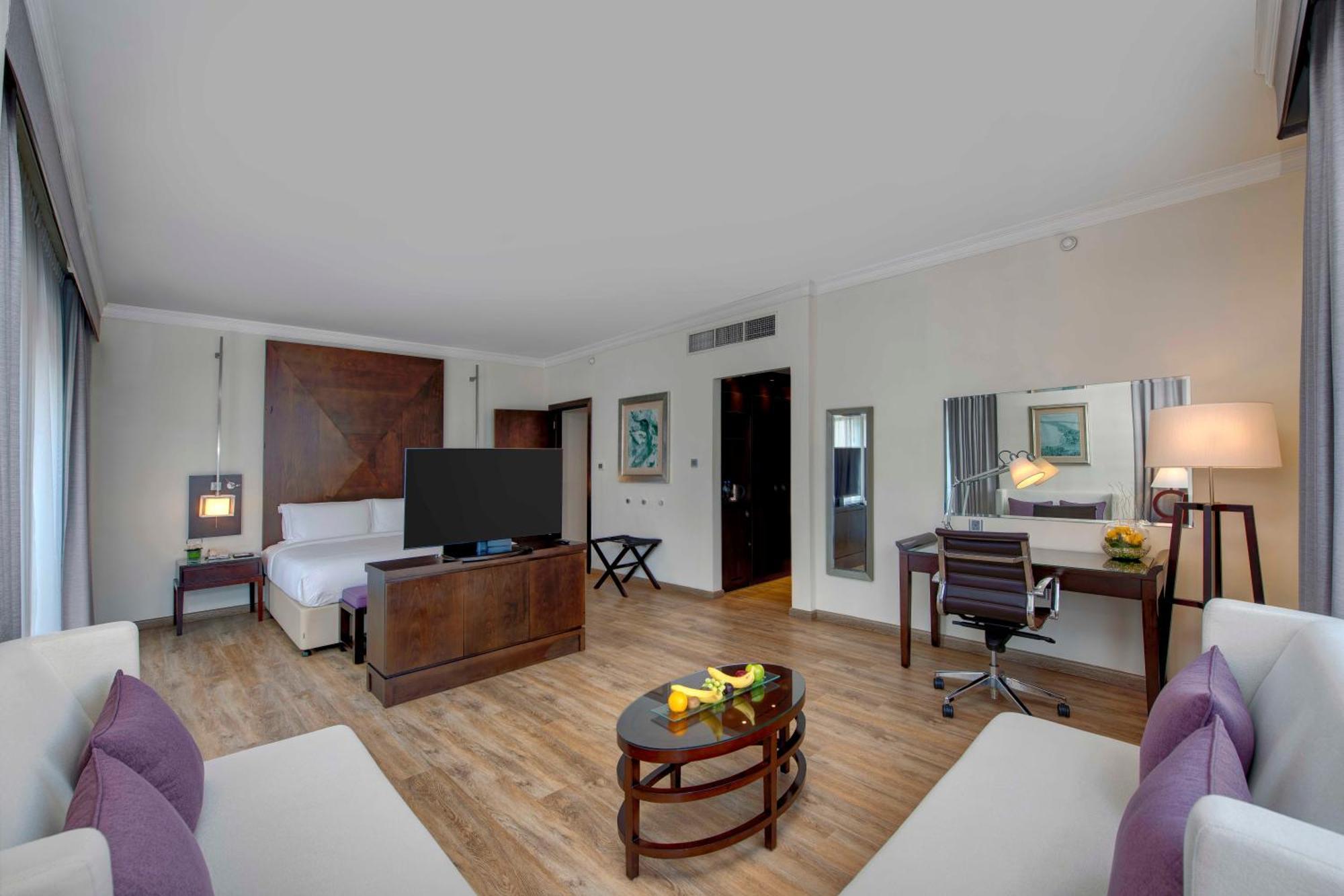 Hotel Media Rotana Dubái Exterior foto Suite