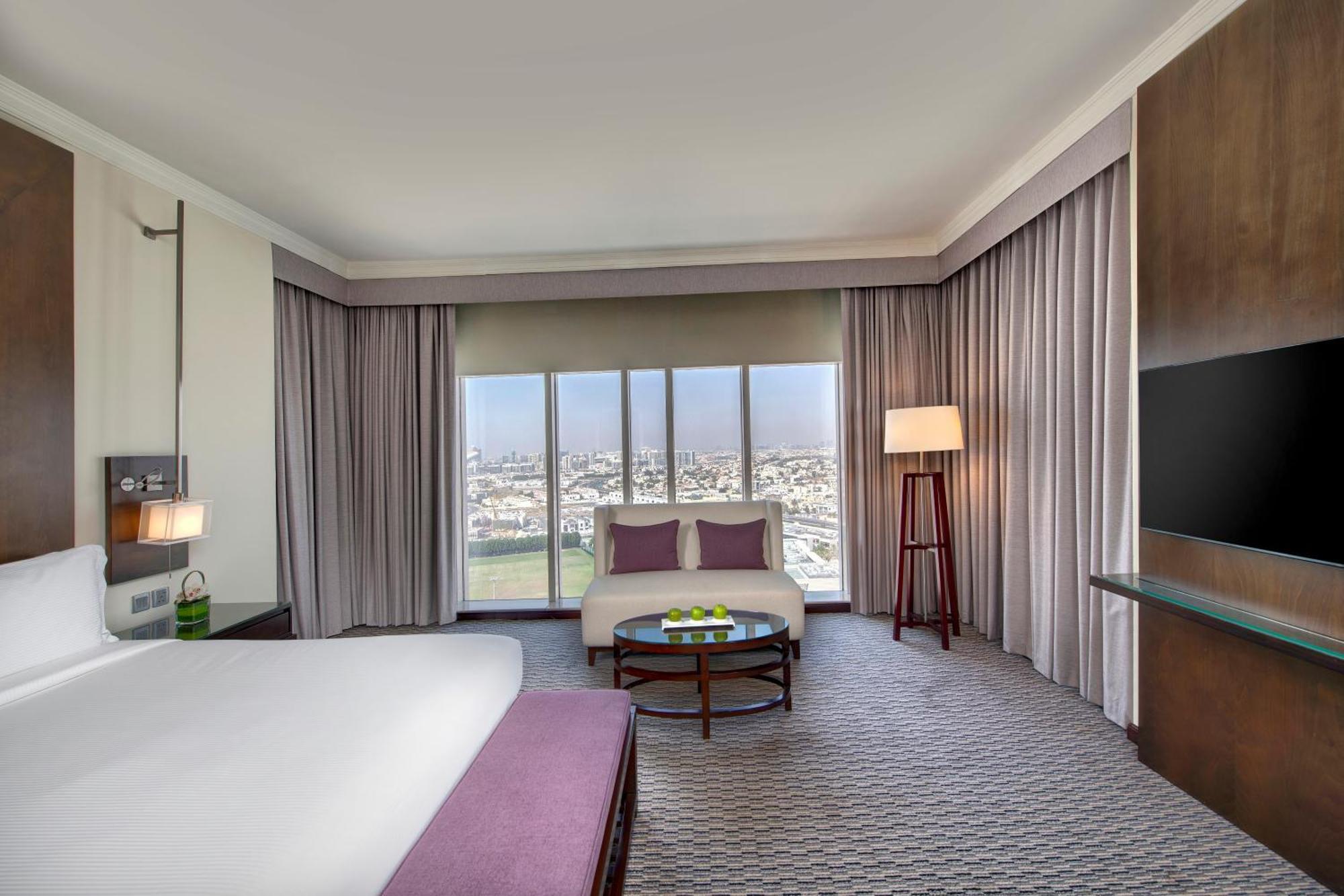 Hotel Media Rotana Dubái Exterior foto A guest room at the hotel